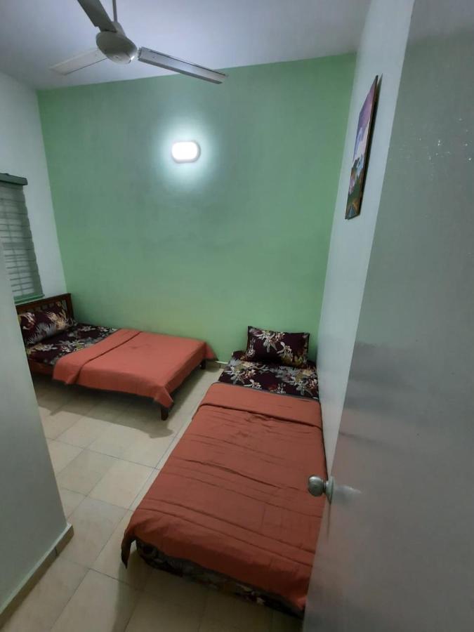Homestay Dr. Z Кланг Екстер'єр фото